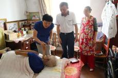 集團(tuán)黨委看望企業(yè)抗戰(zhàn)老兵