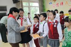 集團(tuán)與駐區(qū)小行小學(xué)開展“慶六一”共建交流活動