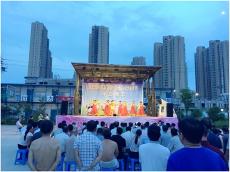 句容市文藝演出在北部新城項目部舉行