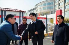 南航大學(xué)黨委書記鄭永安慰問集團民航樓項目部 
